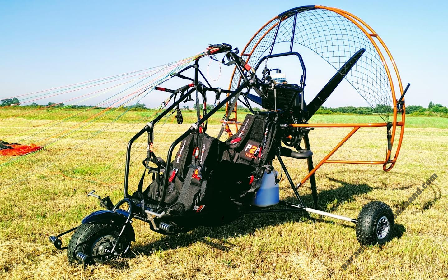 Paratrike Falcon on field